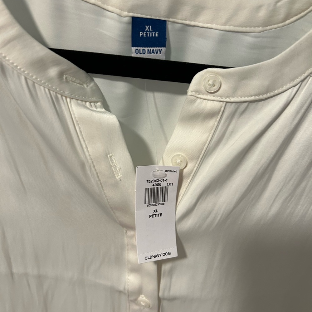 NWT Old Navy short sleeve v neck xl blouse